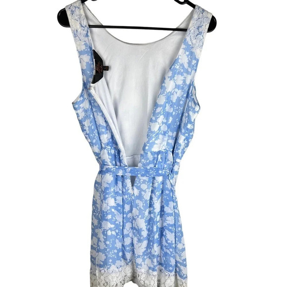 Disney Alice “Through the Looking Glass” White Floral Lace Dress Size Large - Picture 7 of 10